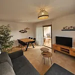 Esmeralda 2 Bedrooms 3 Pool & Parking